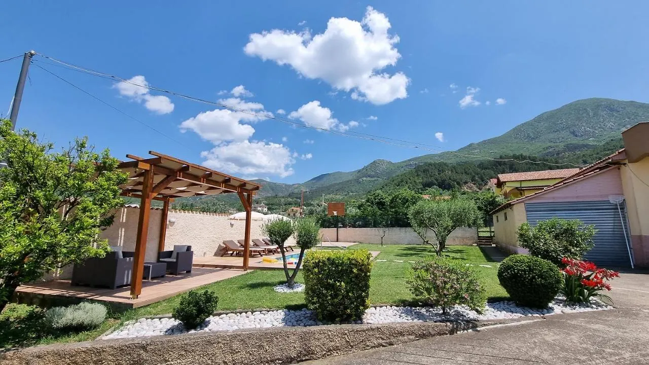 Kallmet Villa Kallmet i Madh 0*,